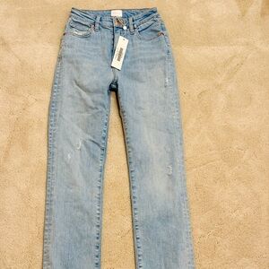 Women's Light Blue Frayed Hem Cropped Jeans